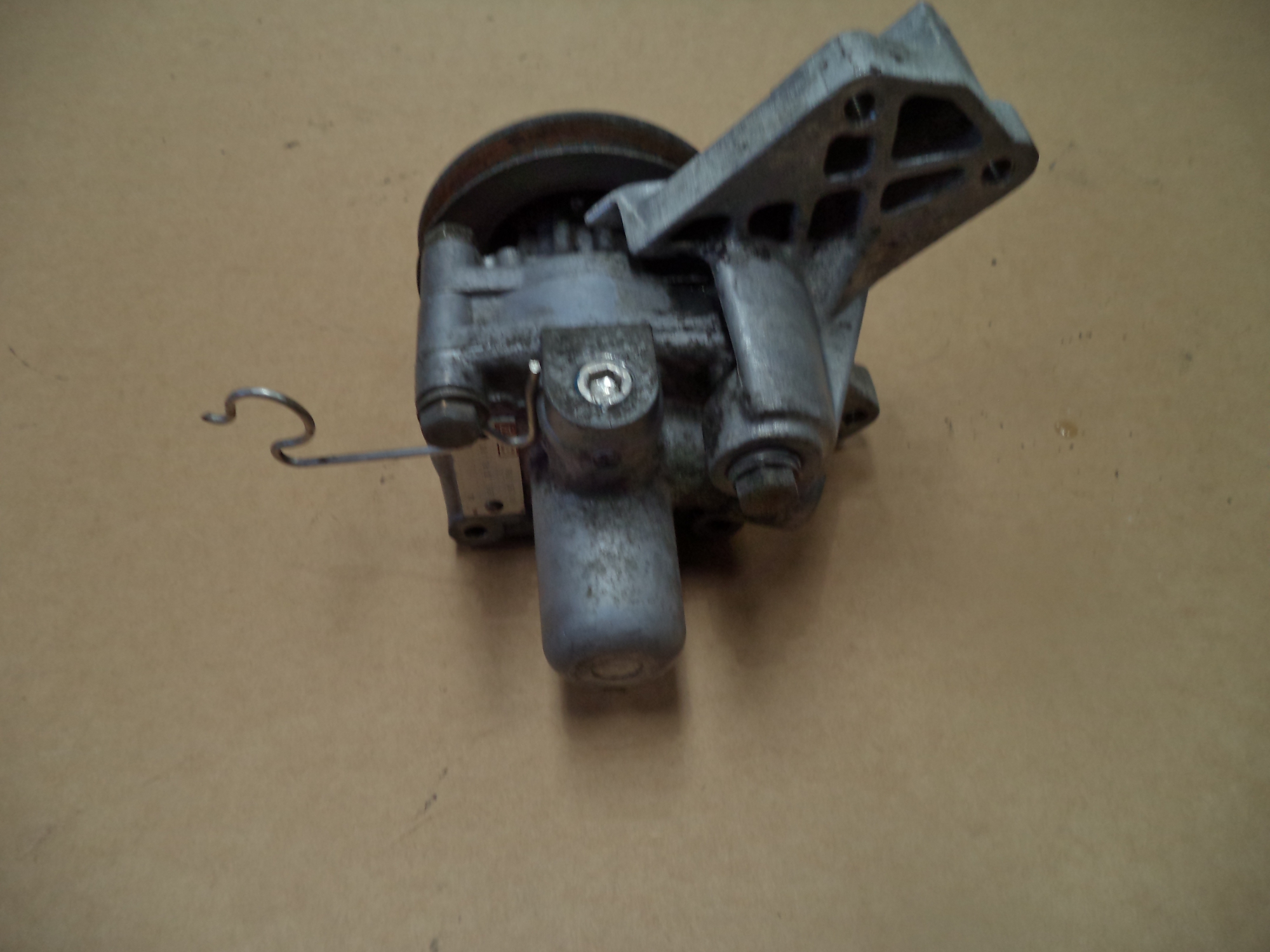 PORSCHE 928 S2 POWER STEERING PUMP . 928 S4 POWER STEERING PUMP. No1