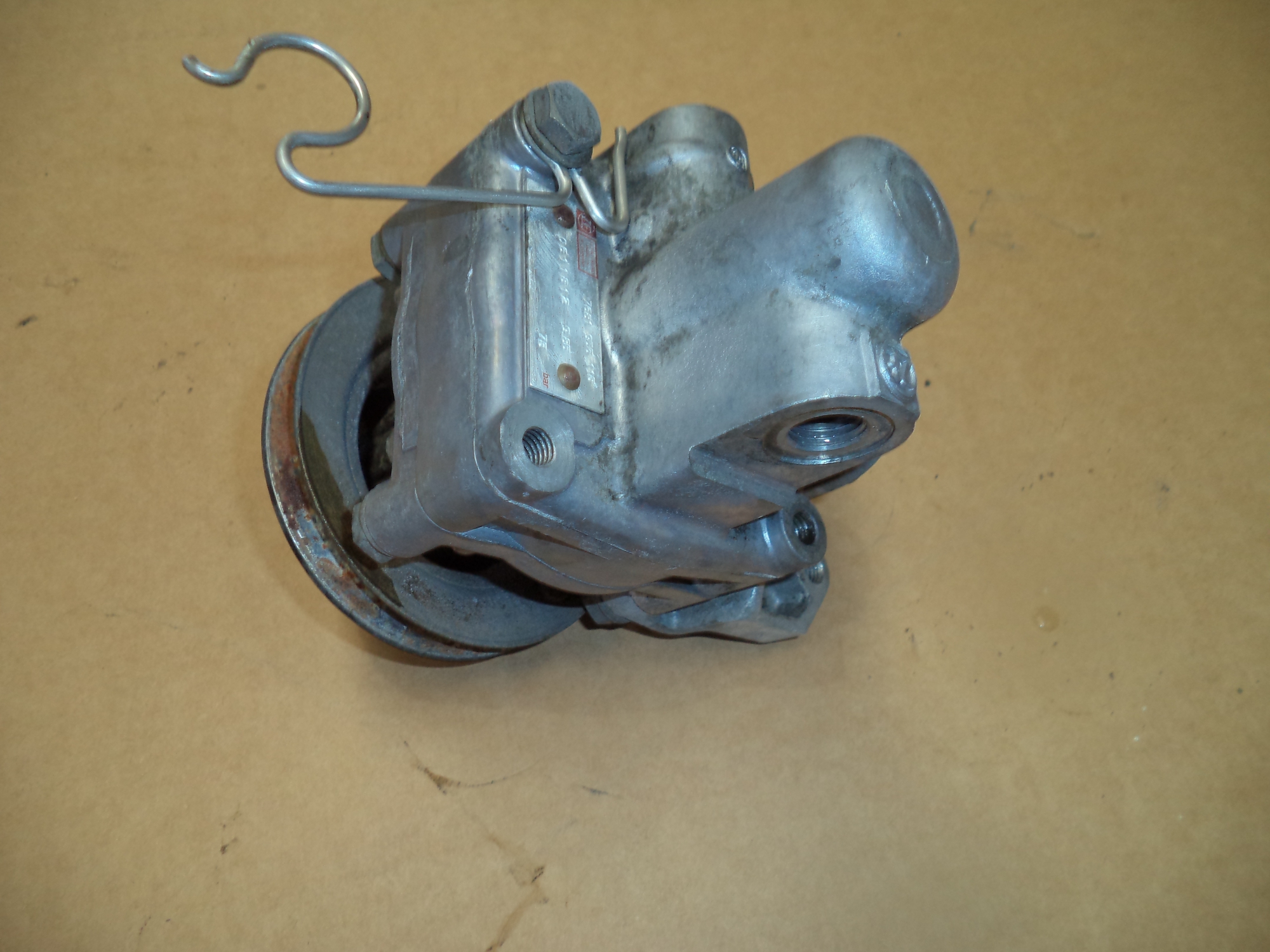 PORSCHE 928 S2 POWER STEERING PUMP . 928 S4 POWER STEERING PUMP. No1