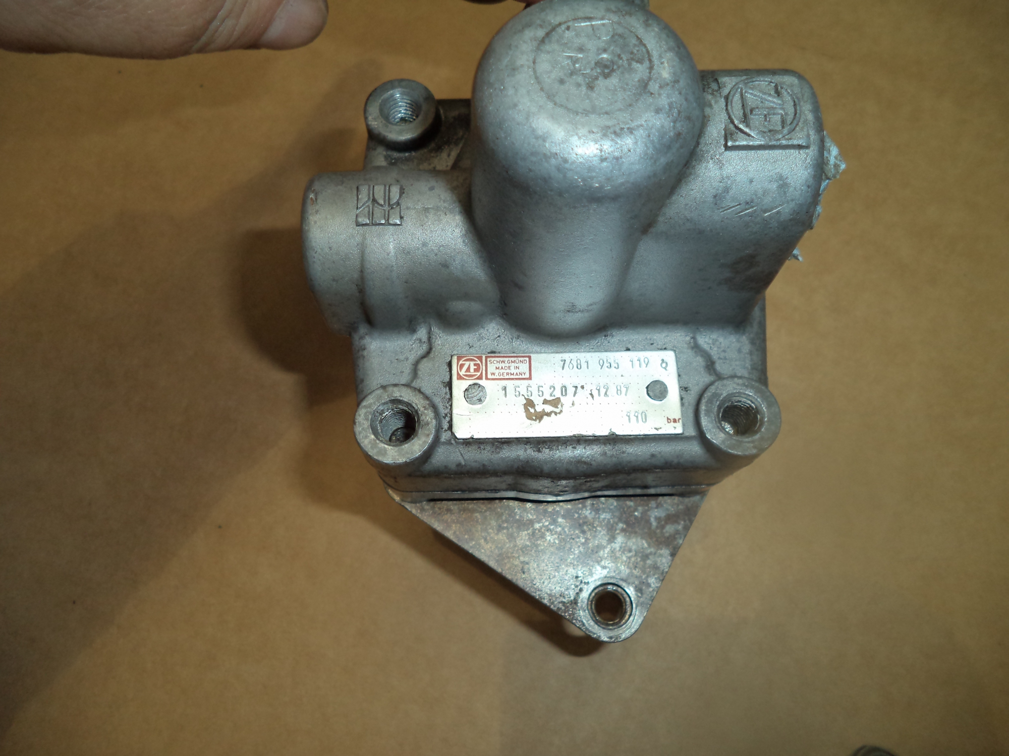 PORSCHE 944 POWER STEERING PUMP . PORSCHE 968 POWER STEERING PUMP SUBST