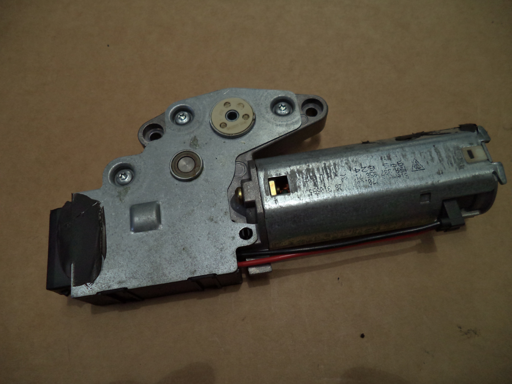 PORSCHE 996 SUN ROOF MOTOR . 997 SUNROOF MOTOR .99762421100 T506FUG