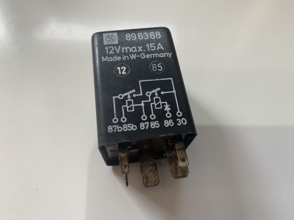 PORSCHE 944 FUEL PUMP RELAY 944.615.227.00 94461522700