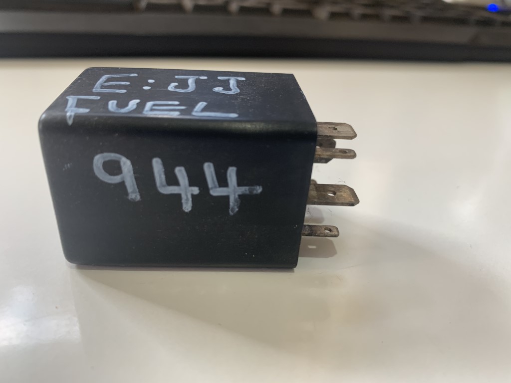 PORSCHE 944 FUEL PUMP RELAY 944.615.227.00 94461522700
