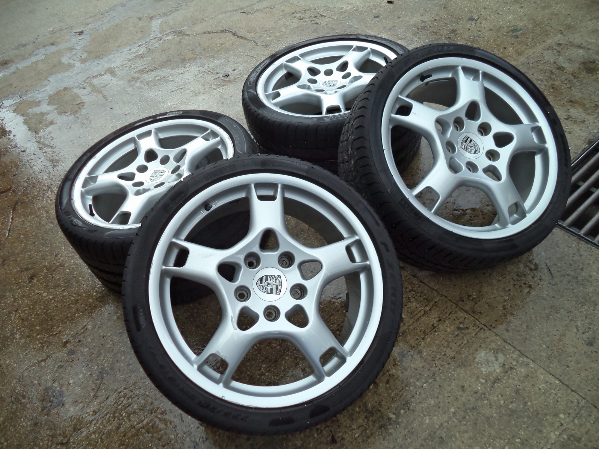 GENUINE PORSCHE 997 C2S LOBSTER CLAW 19 INCH ALLOY WHEELS 8J &11J LX56EFN