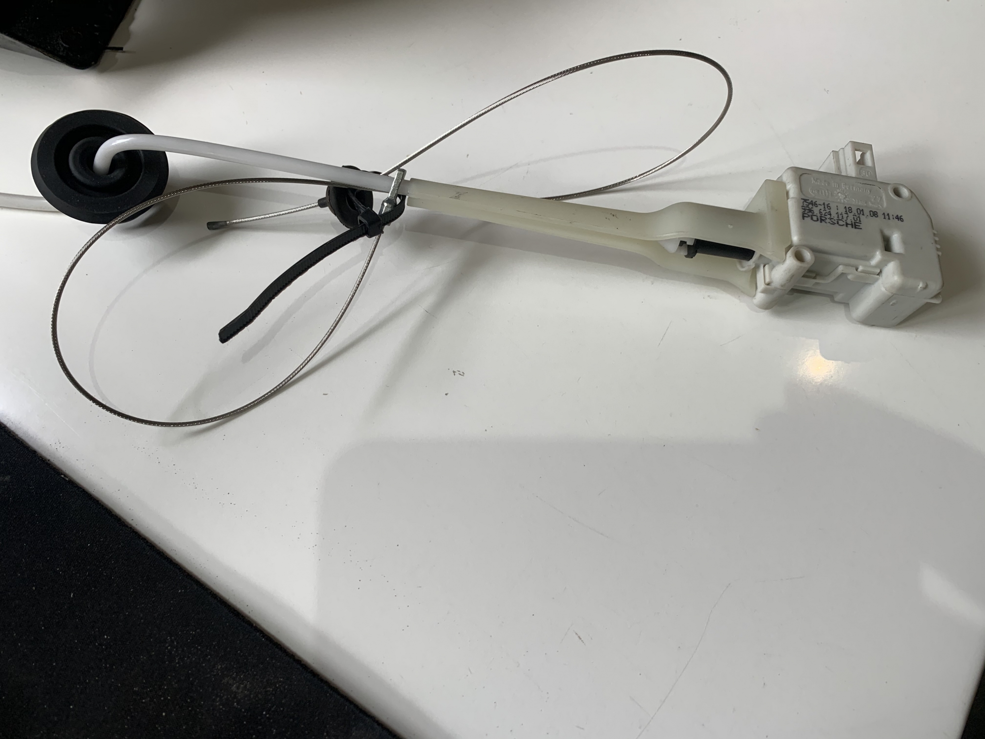 PORSCHE BOXSTER REAR TRUNK RELEASE LATCH LOCK ACTUATOR 99662411701 996