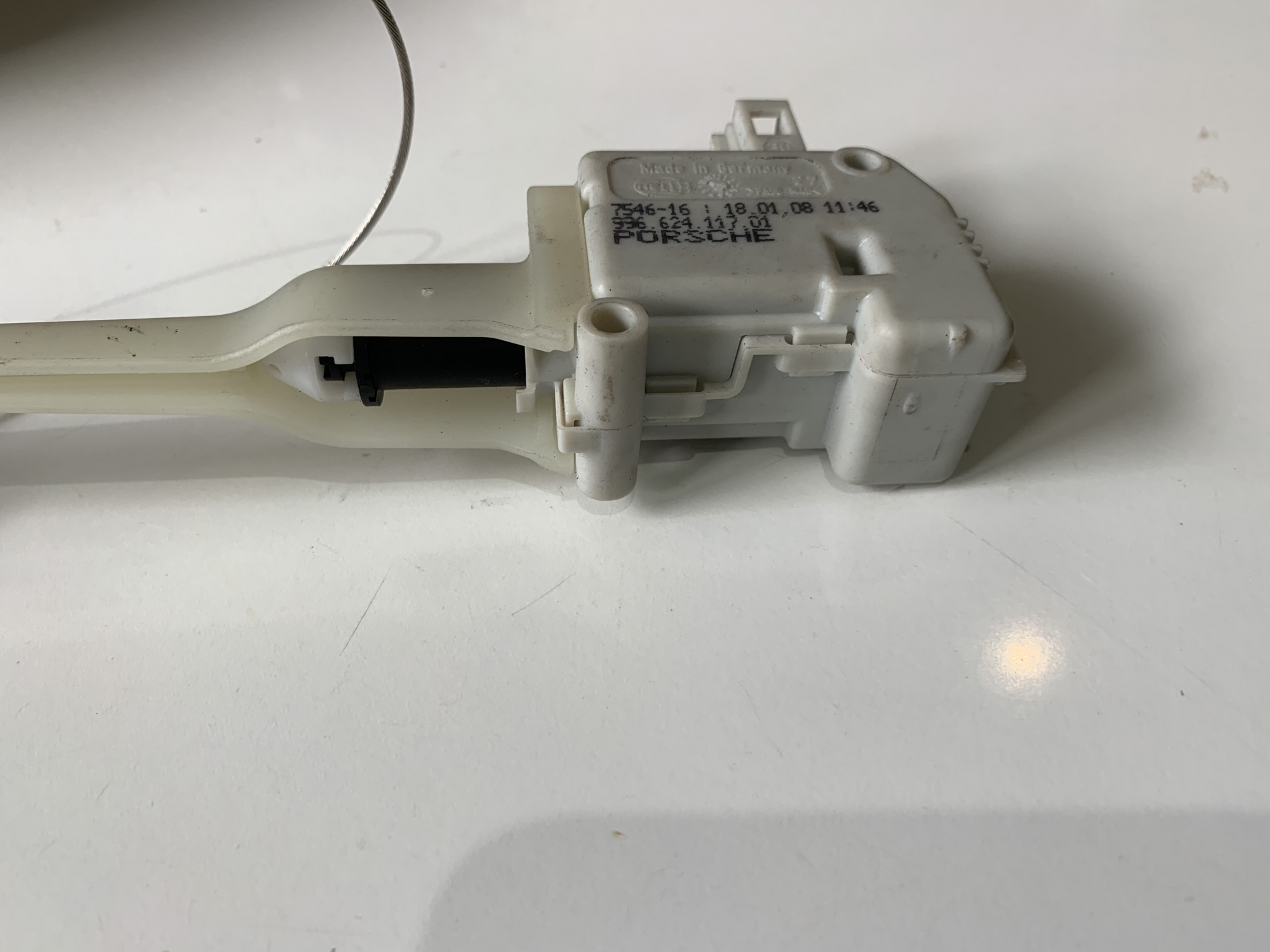 PORSCHE BOXSTER REAR TRUNK RELEASE LATCH LOCK ACTUATOR 99662411701 996