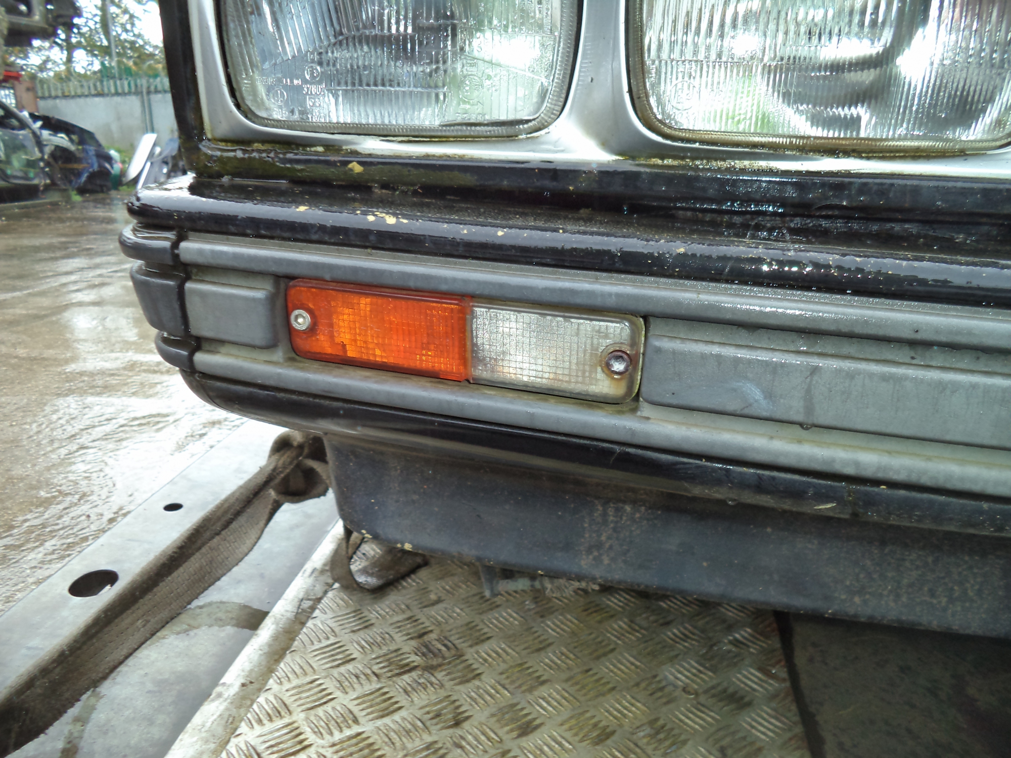 MASERATI BITURBO O.S FRONT INDICATOR SIDE LIGHT. MASERATI BITURBO PARTS