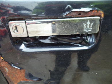 Maserati MASERATI BITURBO DRIVERS SIDE DOOR HANDLE. MASERATI BITURBO PARTS HIL4059