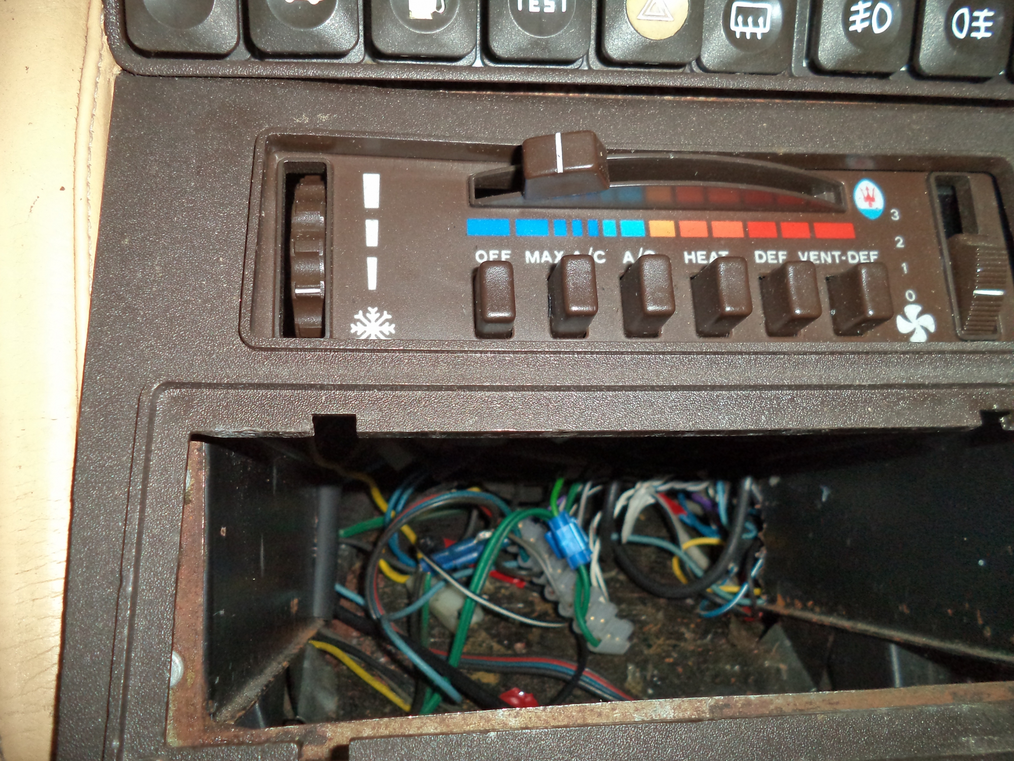 MASERATI BITURBO HEATER CONTROLS. MASERATI BITURBO HEATER PANEL HIL4059