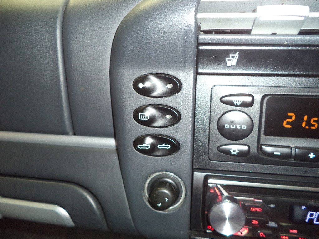 PORSCHE BOXSTER FACELIFT RADIO SURROUND AND VENT RK04 FBA RADIO SURROUND