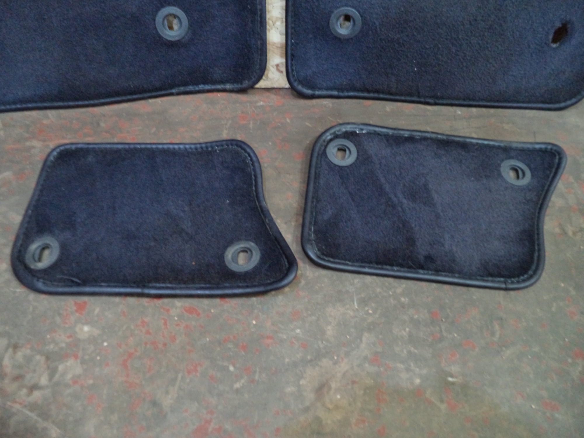 BENTLEY CONTINENTAL GT ORIGINAL FLOOR MATS IN BLUE . V10JTG