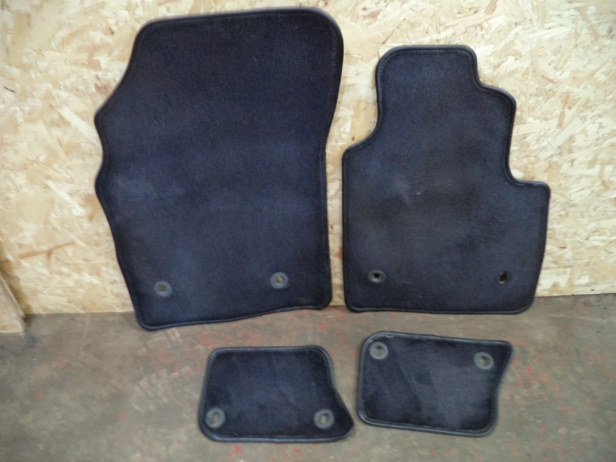 BENTLEY CONTINENTAL GT ORIGINAL FLOOR MATS IN BLUE . V10JTG