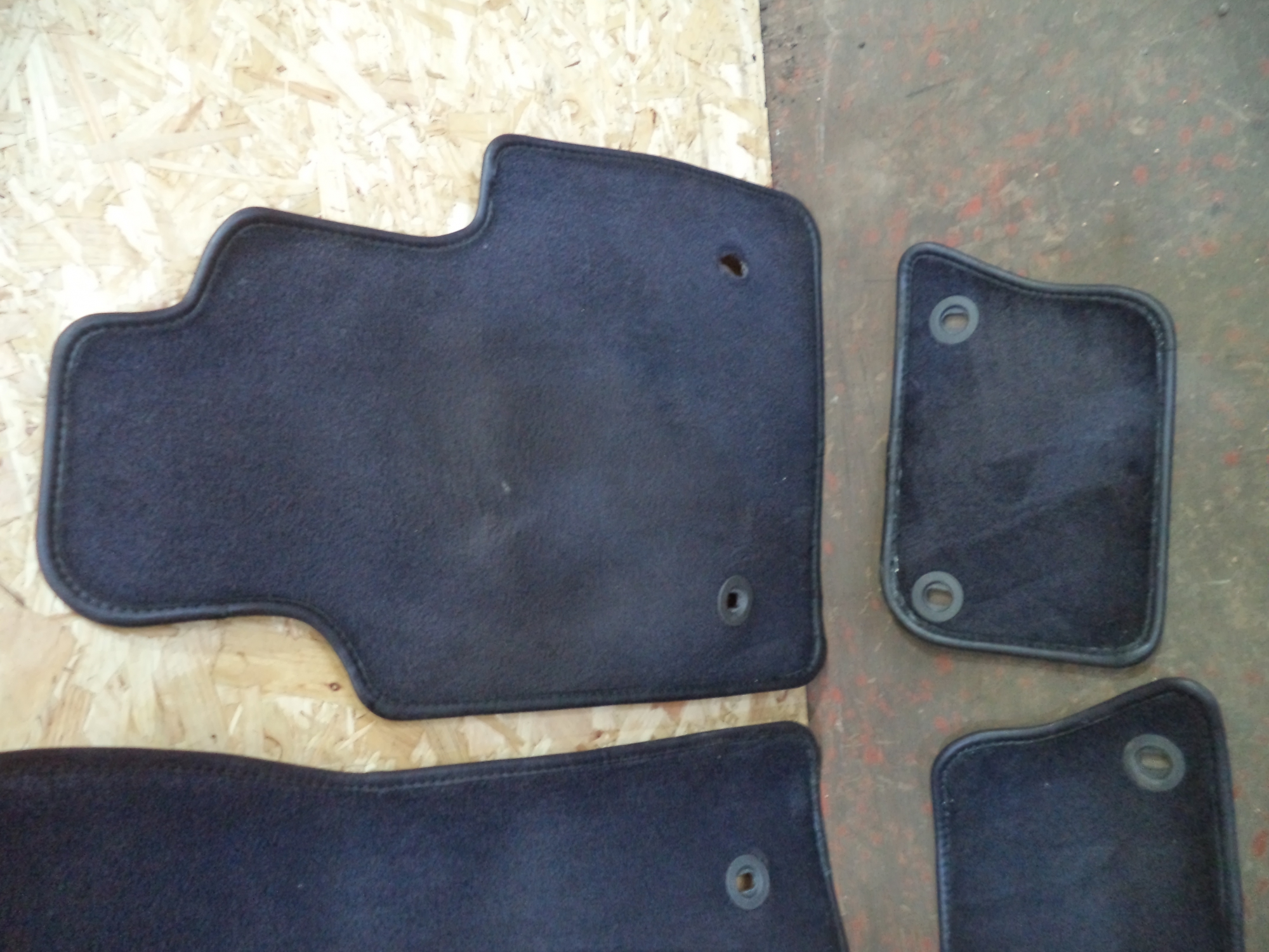 BENTLEY CONTINENTAL GT ORIGINAL FLOOR MATS IN BLUE . V10JTG