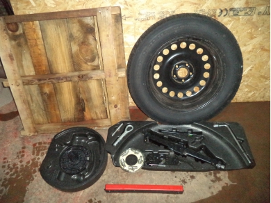 Mercedes-Benz MERCEDES ML320 SPARE WHEEL AND TOOL KIT. MERCEDES ML SPARE WHEEL WLML
