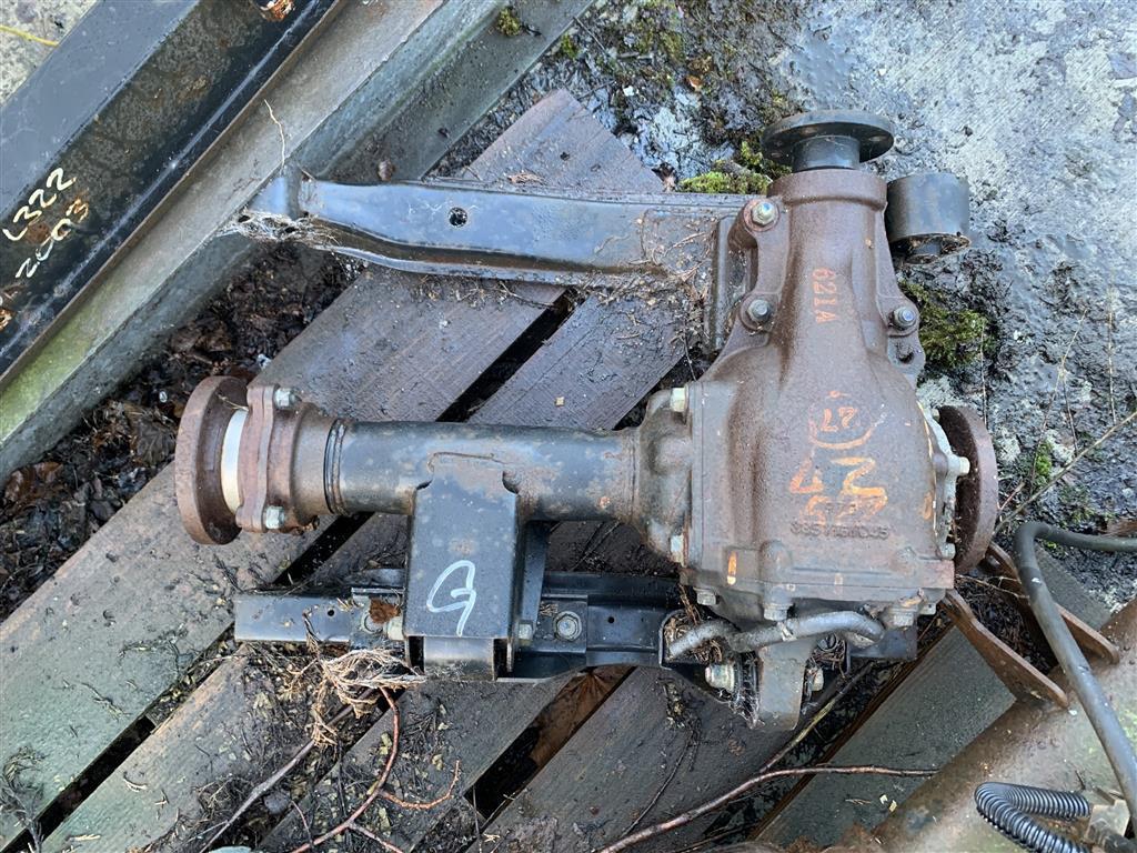NISSAN NAVARA D22 FRONT AXLE NISSAN D22 FRONT DIFF D22 4x4 FRONT DIFF