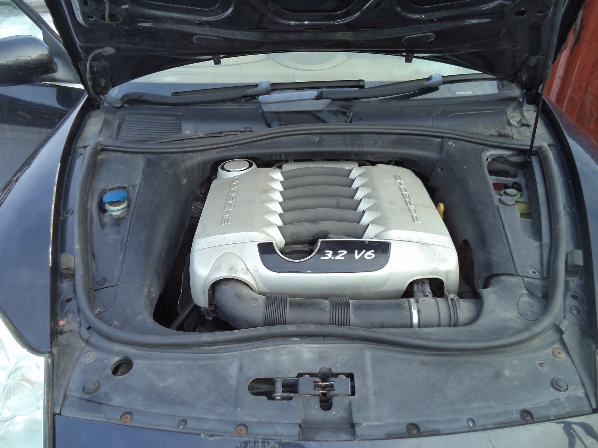 PORSCHE CAYENNE 955 ENGINE BAY PLASTIC PANELS. CAYENNE 955 N66CKO