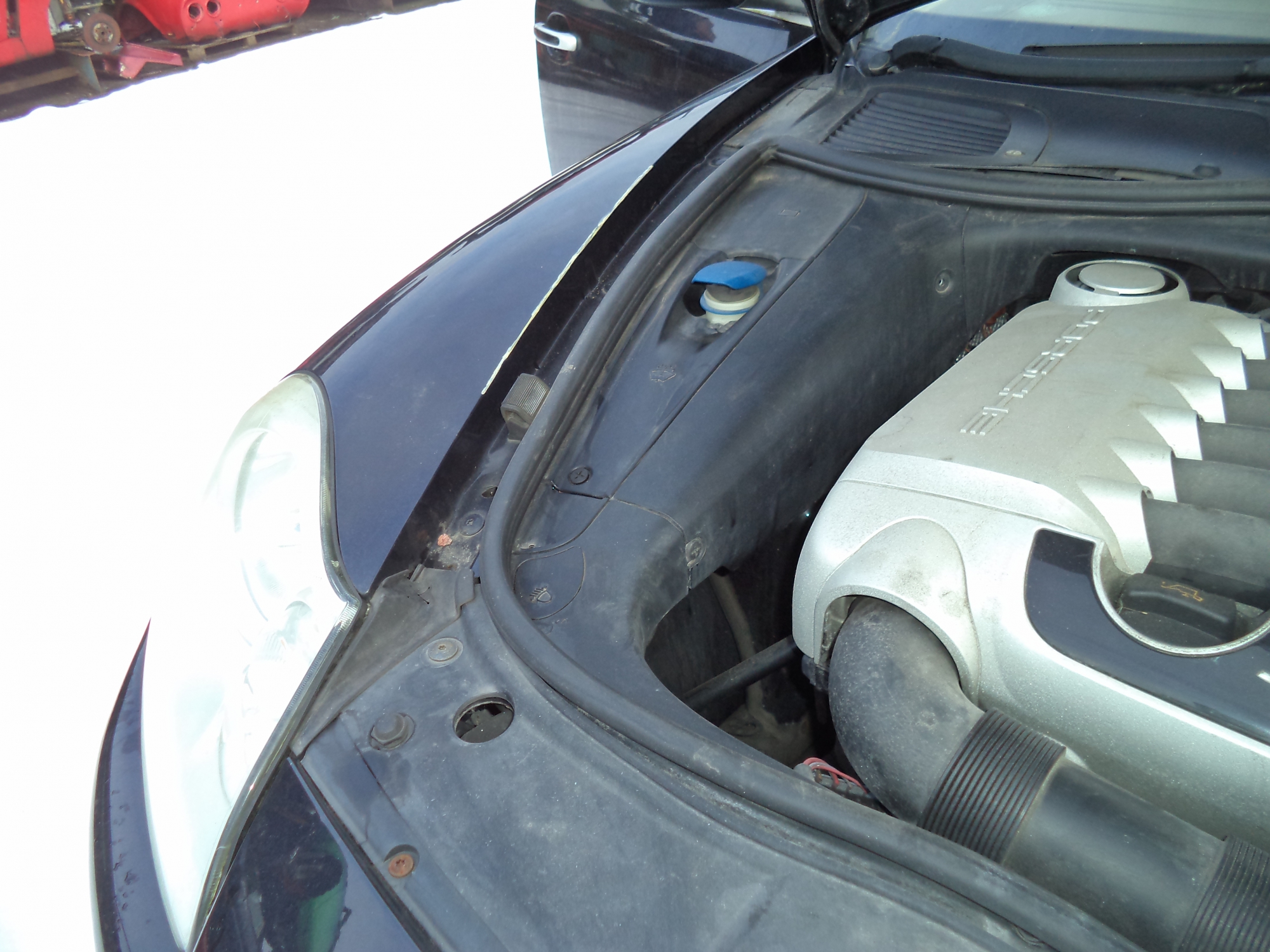 PORSCHE CAYENNE 955 ENGINE BAY PLASTIC PANELS. CAYENNE 955 N66CKO