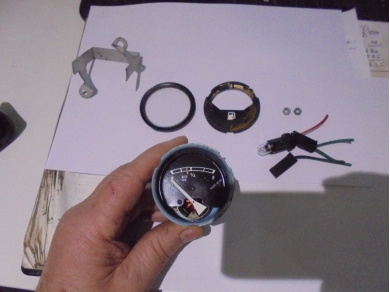 Bentley BENTLEY TURBO R FUEL GAUGE . BENTLEY TURBO R PETROL GAUGE UD25684 SF38 Sub Stn FOR PARTS