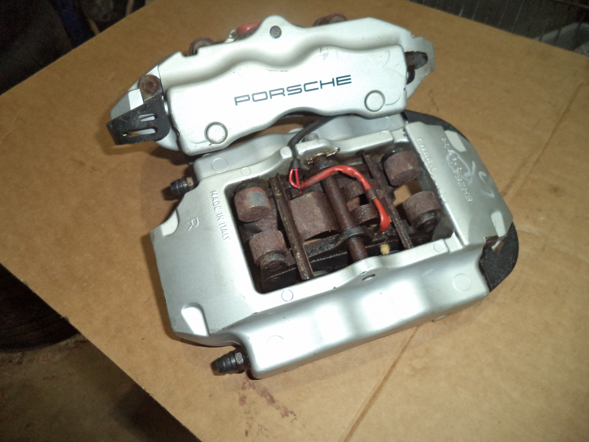 PORSCHE CAYENNE 4.8 V8 REAR BRAKE CALIPERS. CAYENNE 957 REAR CALIPERS