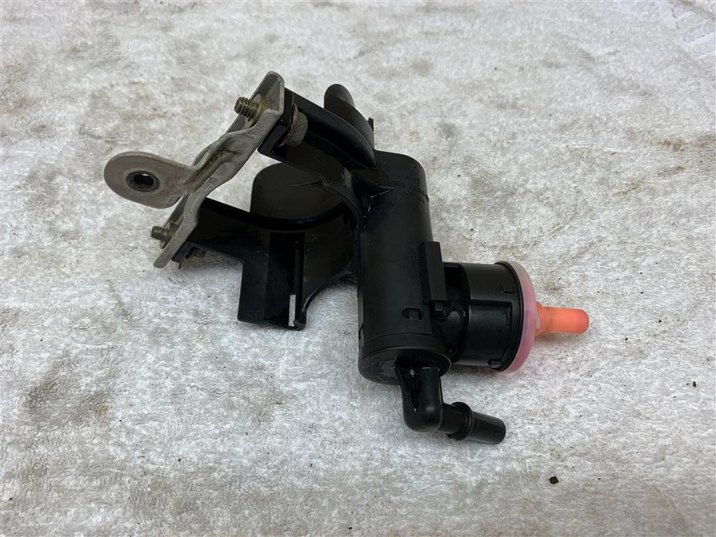 Fuel Tank Bleeder Valve on Filler Neck 99620114301 For Porsche 911