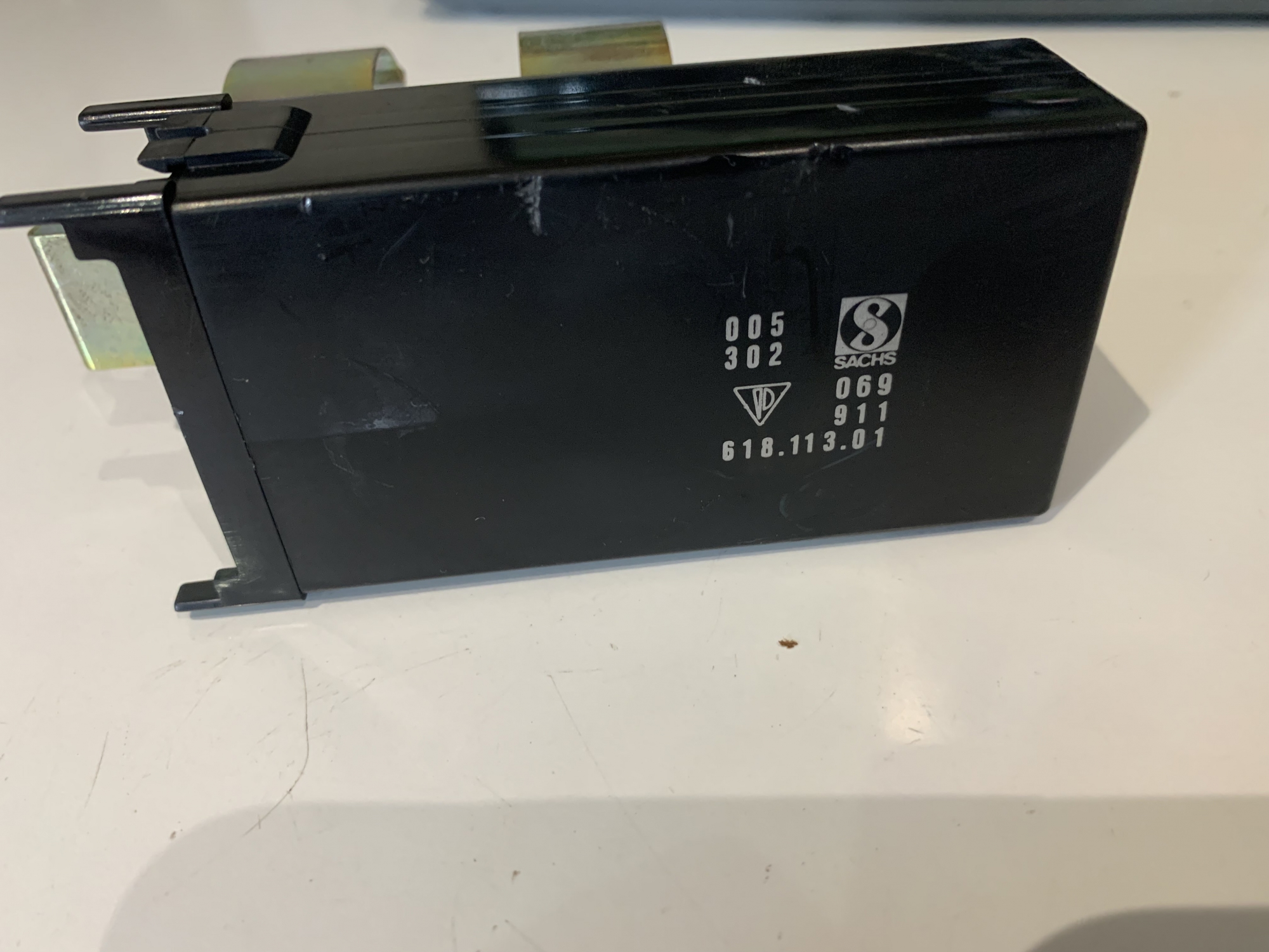 PORSCHE 944 CENTRAL LOCKING ECU 911.618.113.01 F722 TAN JJ