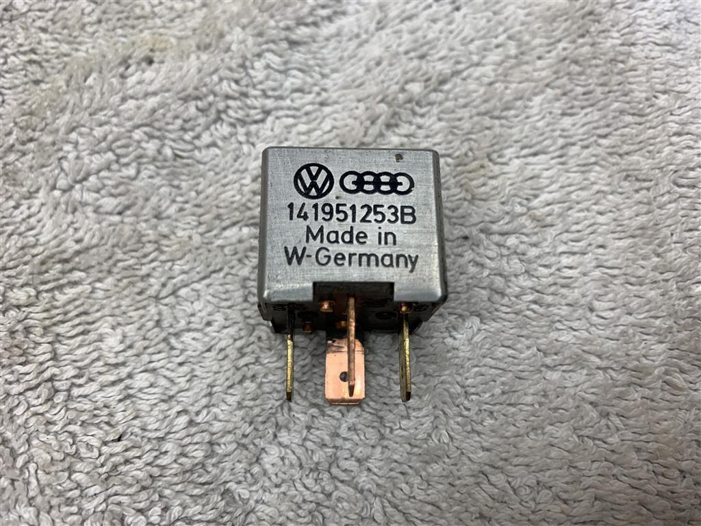 Porsche 944 Relay 53 Porsche 944 Relay 141951253B