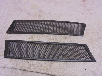 Vauxhall VX220 / Opel Speedster 2.2L Rear 3/4 Panel Pair of Side Grills / Grilles SF14 Sub Stn