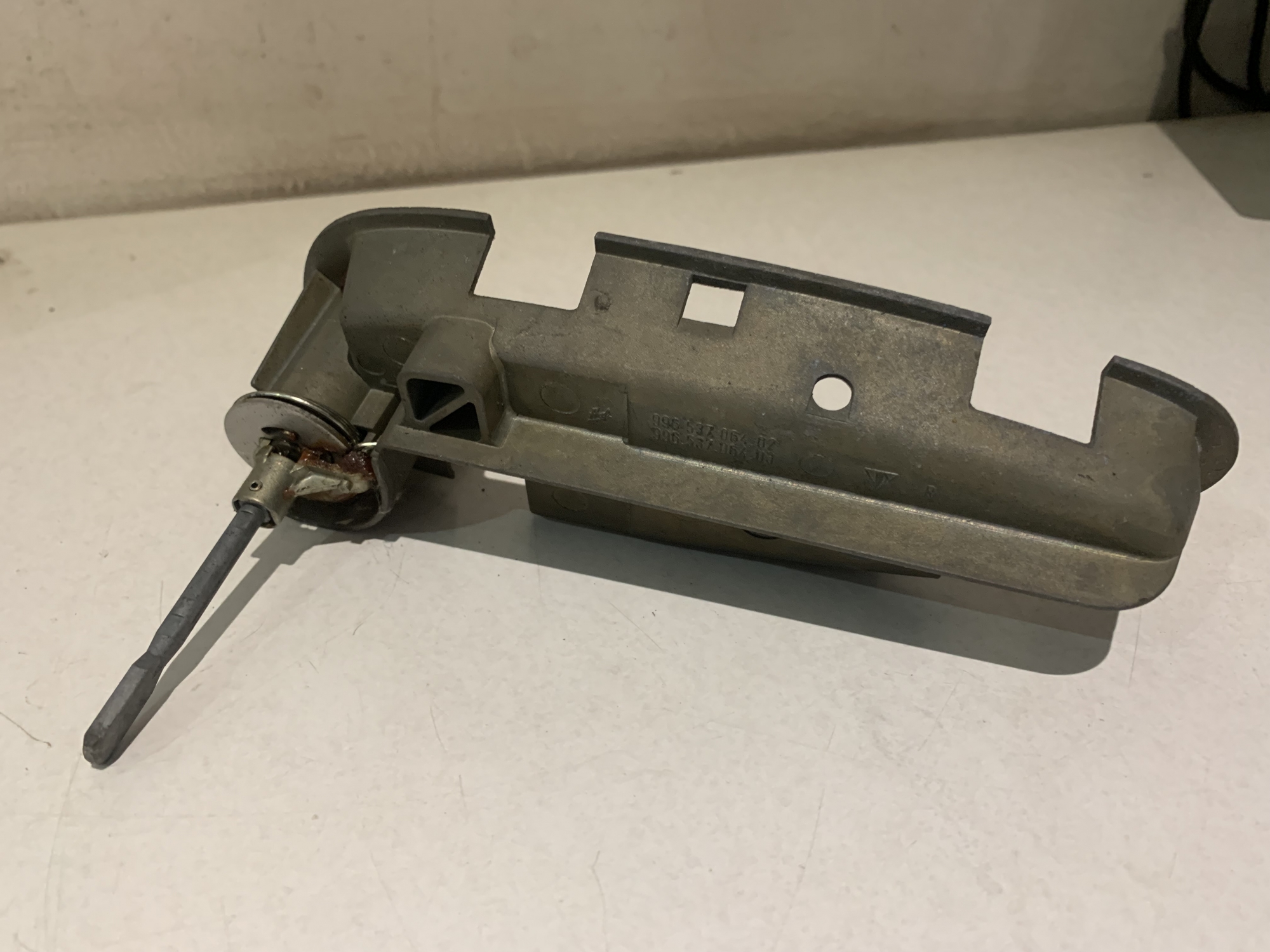 PORSCHE 996 DOOR LOCK AND KEY 2711 JJ