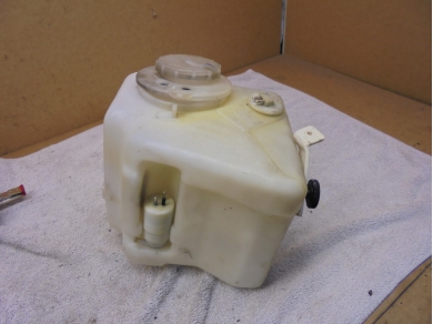 Mercedes-Benz Mercedes W124 R129 SL Washer Bottle & Pumps 1298690120 SF24 Sub stn