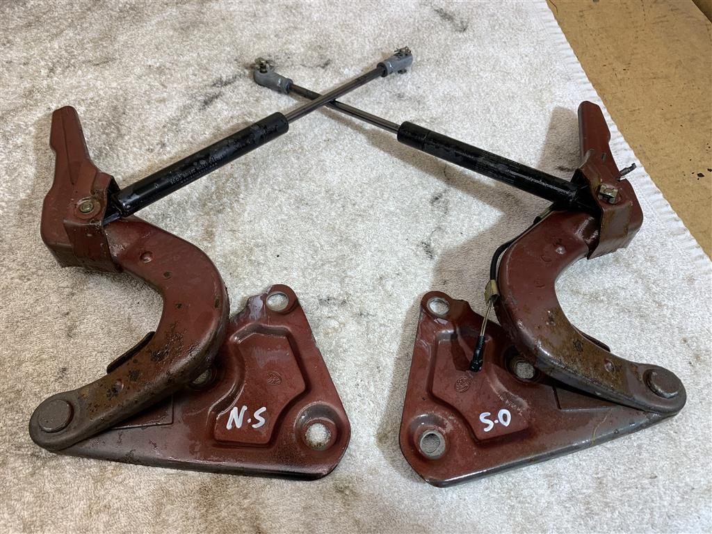 Porsche 911 SC Hinges Porsche 911 3.2 Carrera Hinges PAIR