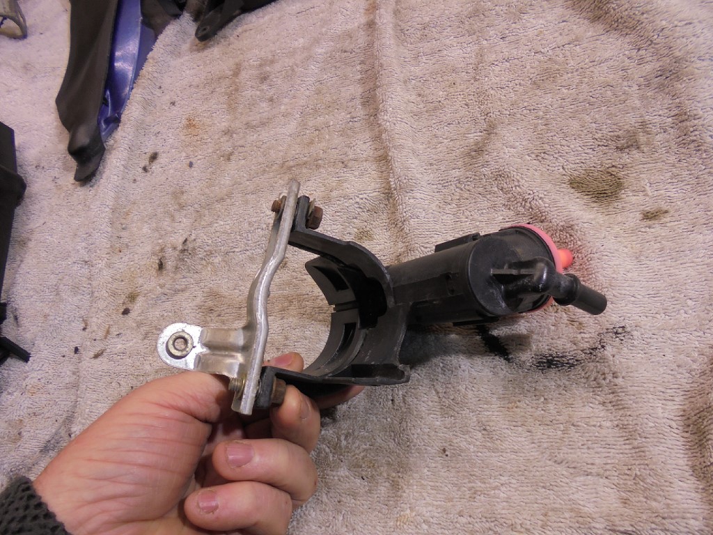 Porsche 986 Boxster Fuel Filler Bleeder Valve 99620114301 T85RHR