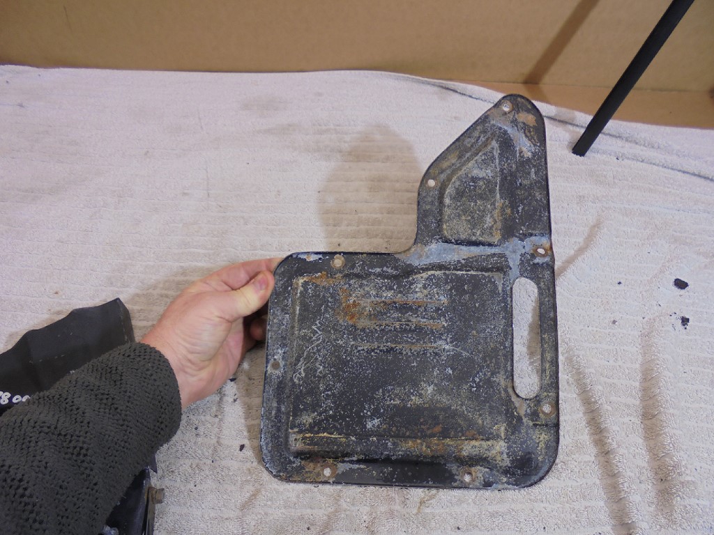 Porsche 964 3.6L RHD Coupe Fuel Pump Cover Plate 96450423100 964 3.6L RHD Coupe Fuel Pump Cover