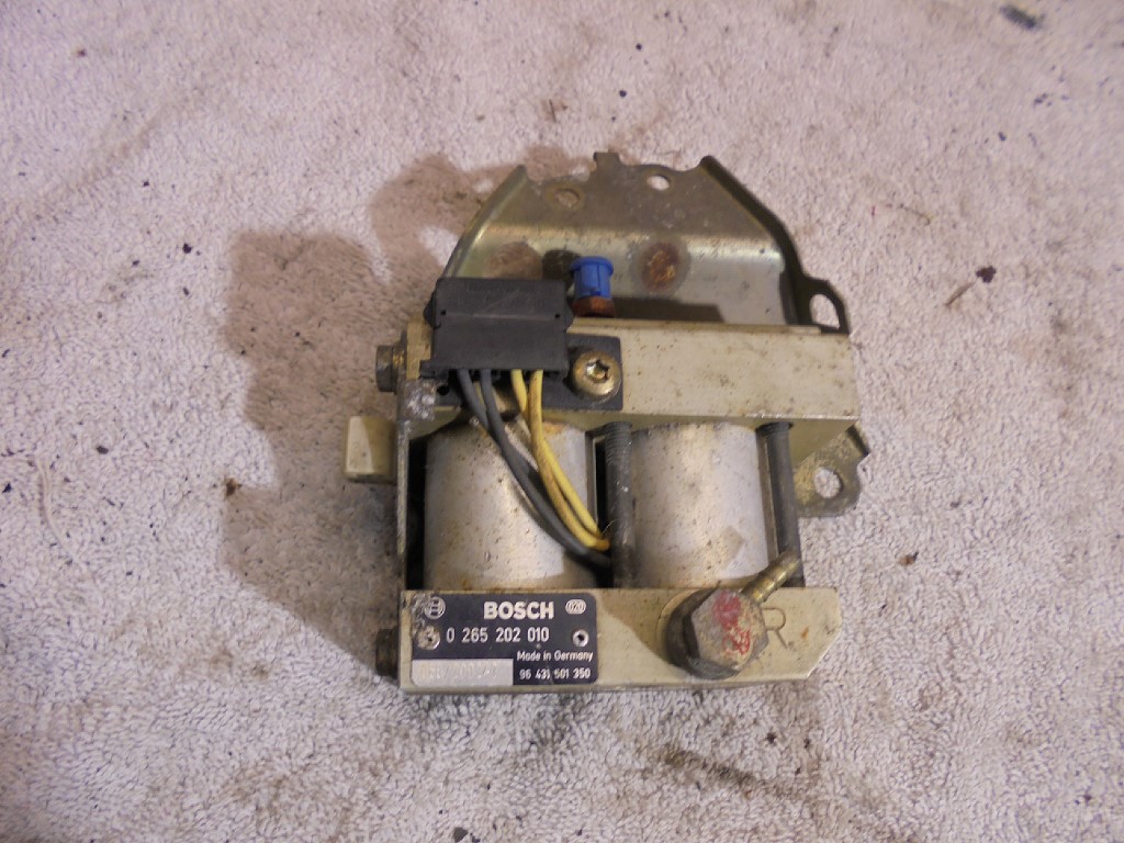 Porsche 964 C4 Diff Lock Control Valve 96431501350 FOR PARTS 964 C4 Diff Lock Valve 96431501350