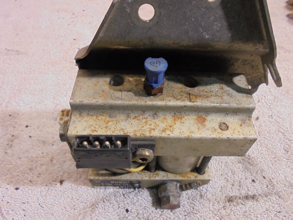 Porsche 964 C4 Diff Lock Control Valve 96431501350 FOR PARTS 964 C4 Diff Lock Valve 96431501350