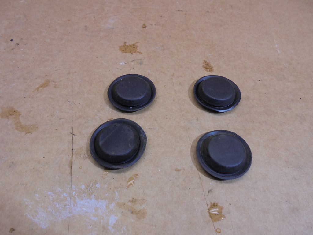 Porsche 986 Boxster Pair of Blanking Grommets For Rear Shock Absorber