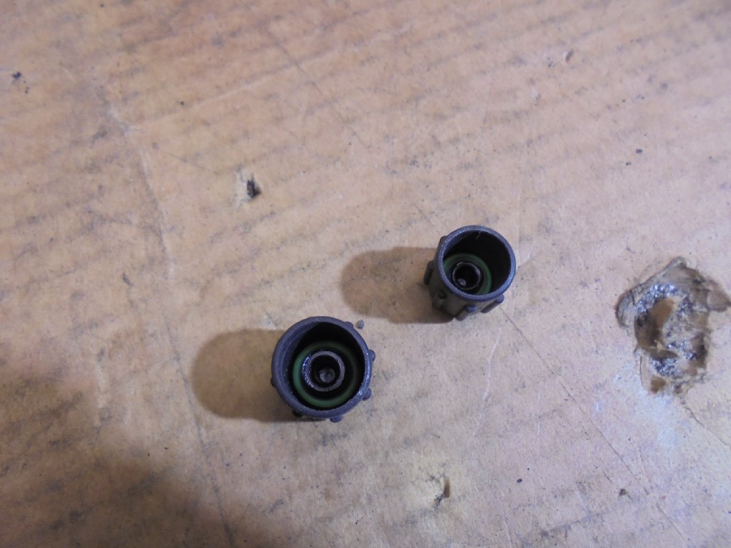 Porsche 986 / 996 AC Filling Valve Covers 986/996 AC Schrader Valve