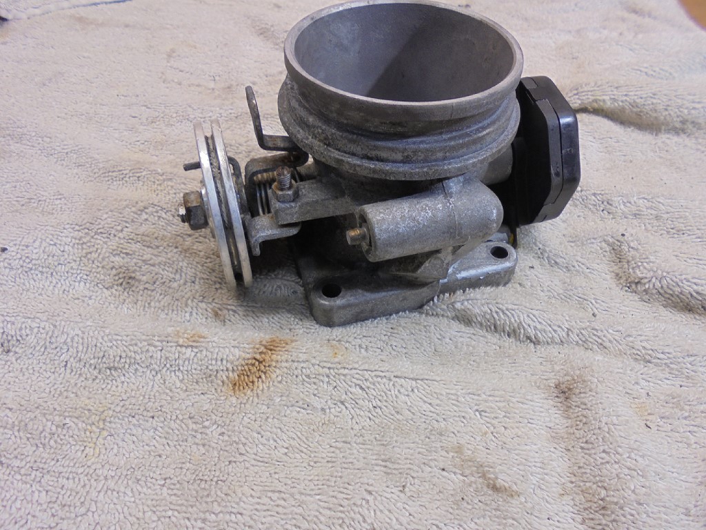 Porsche 944 2.5L Throttle Body 9441105300R 944 Throttle Body