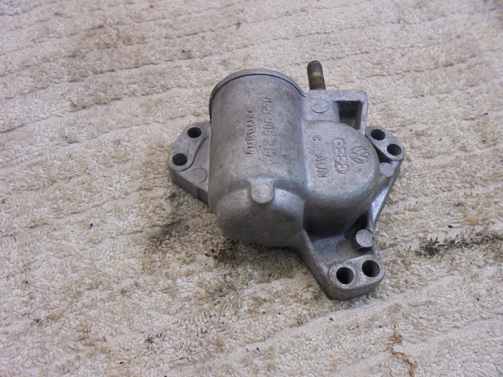 Porsche 924 Ignition Distributor Drive Housing 048905215A 924 Ign Dizzy