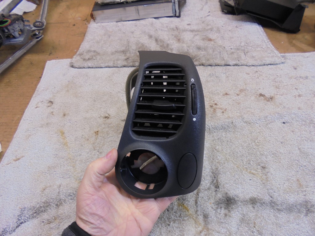 Porsche 986 Left and Right Dash Heater Vents Matched Pair 986 Pair Dash