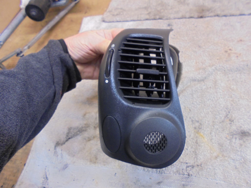 Porsche 986 Left and Right Dash Heater Vents Matched Pair 986 Pair Dash