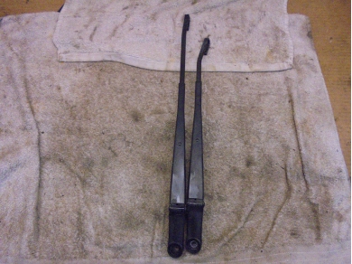 Porsche 986 RHD Boxster Wiper Arms Pair 98662802700 / 99662802701 Pr Yard SF49