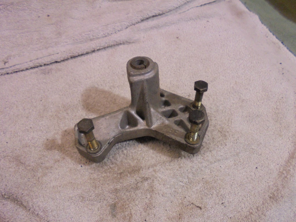 Porsche 928 Power Steering Pump Mount / Bracket 9283471210R 928 Pwr Stg