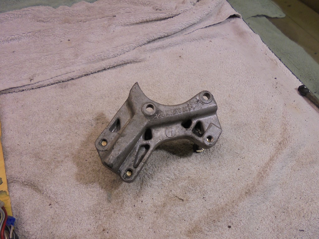 Porsche 928 Power Steering Pump Mount / Bracket 9283471210R 928 Pwr Stg