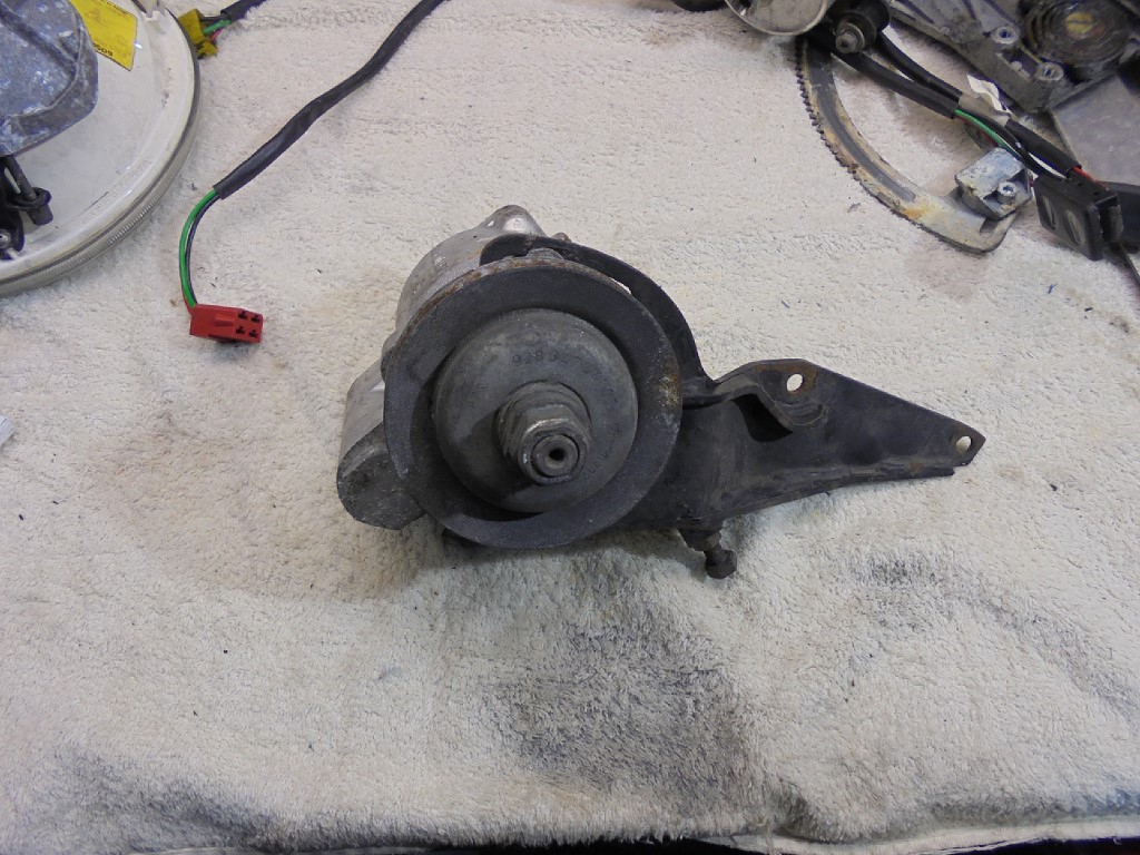 Porsche 928 Power Steering Pump and Bracket 92834744108 928 Pwr Stg