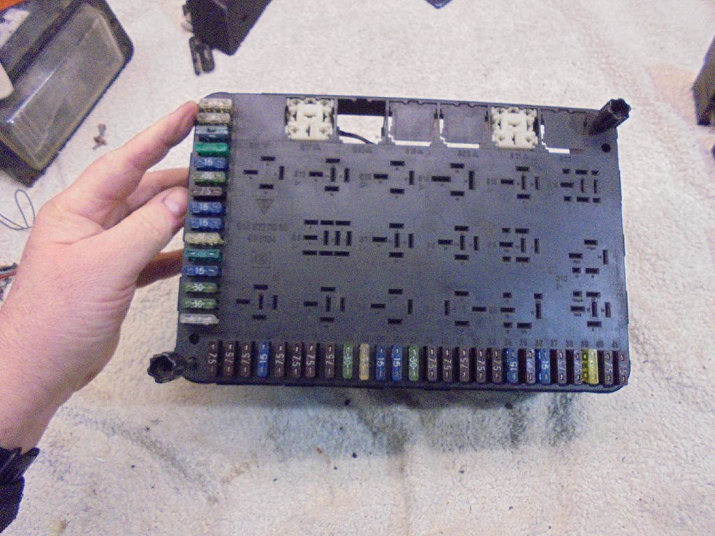 Porsche 944 Engine Bay Relay / Fuse Box 94461011000 944 Eng Bay Fuse