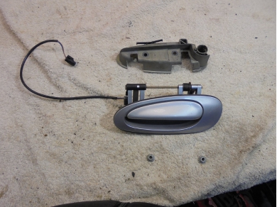 Porsche 986 Boxster Left Side Outer Door Handle 99653706104 in Arctic Silver P836OJW N/S Yard SF82
