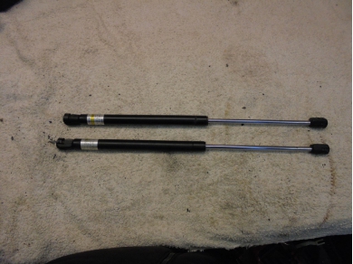 Unbranded Removed From Porsche 928 Pair of Rear Tailgate Rams A928KLX Pr Yard SF93