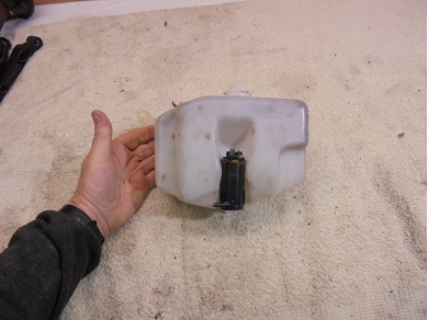 TVR S V8 Windscreen Washer Bottle and Pump 53191-84FG17618AA Wash & Yard SF96