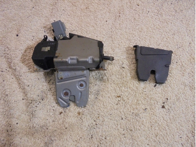 Aston Martin V8 Vantage Roadster 2007 Boot Lock FOR PARTS 6G3331253052AA Sub Stn Rm1 DB7/i6