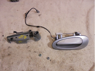 Porsche 986 / 996 Left Outer Door Handle 99653706106 in Silver 986/996 N/S Yard SF124