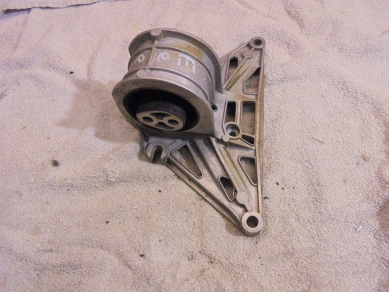 Porsche 986 / 987 Front Engine Mount 98737512302 986/987 Yard SF125